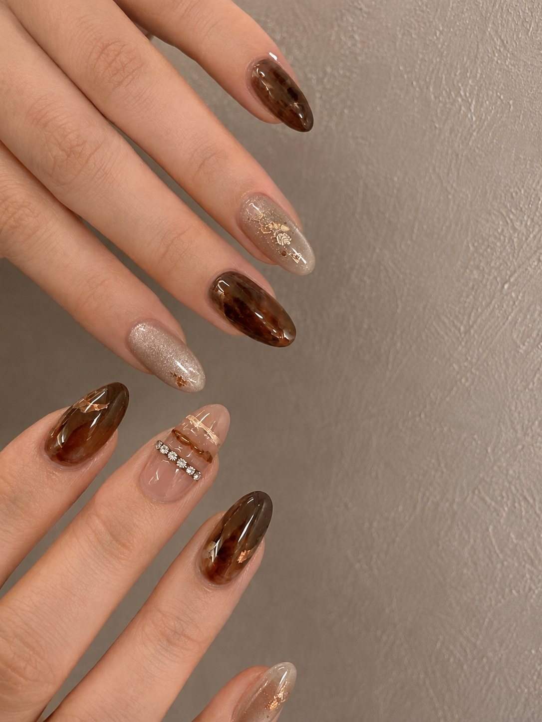 Tortoiseshell gel with pearl accents